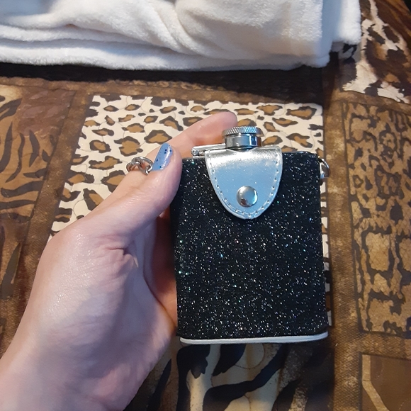 Flasks - Picture 5 of 7